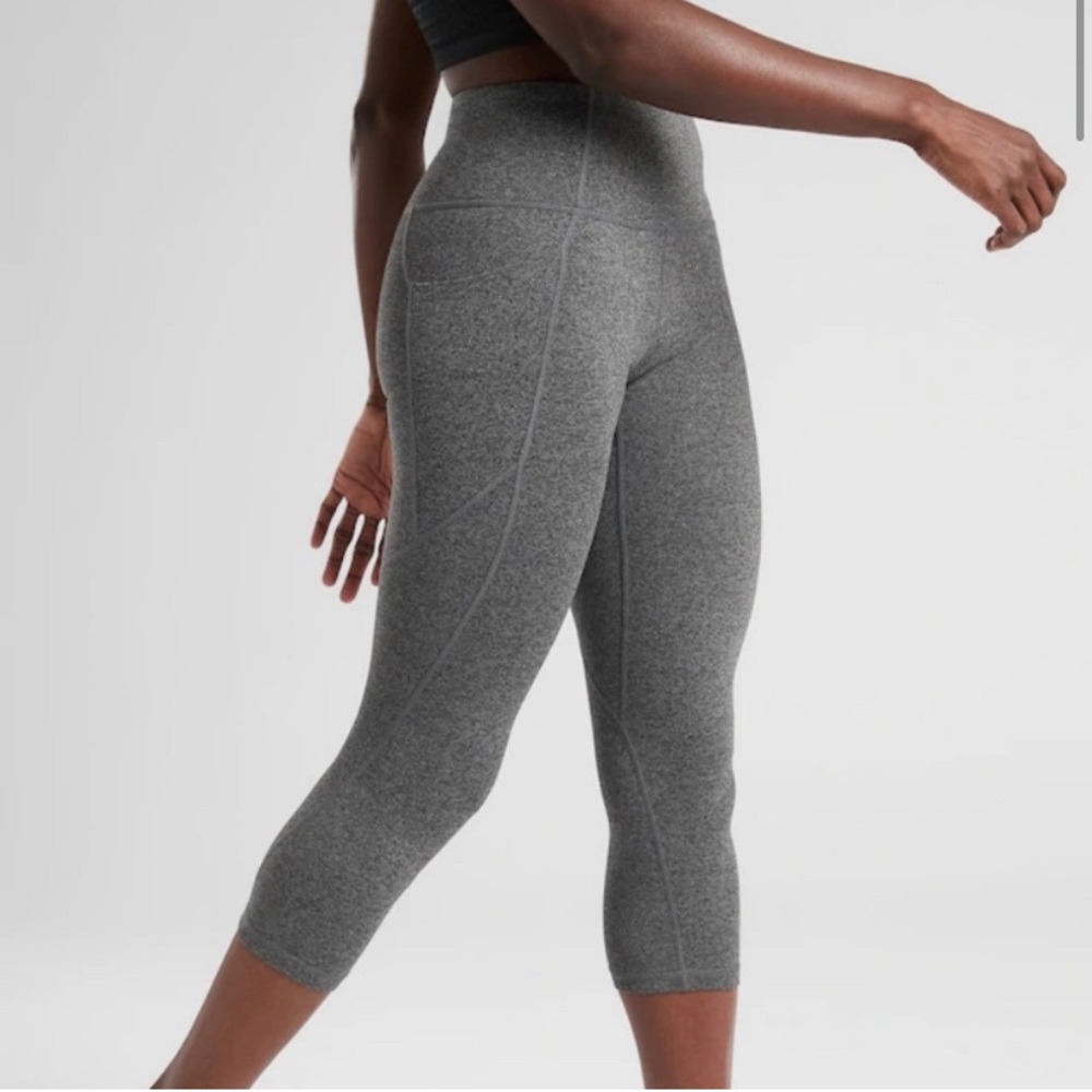 Athleta Stash Pocket Salutation Capri XS